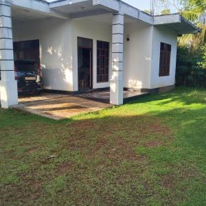 Modern house for sale in Thalpe