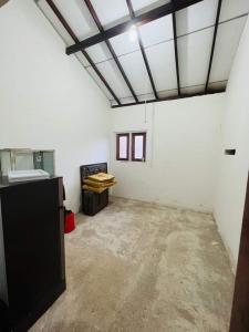 Jaela close to town 3 BR house with 10P land for sale